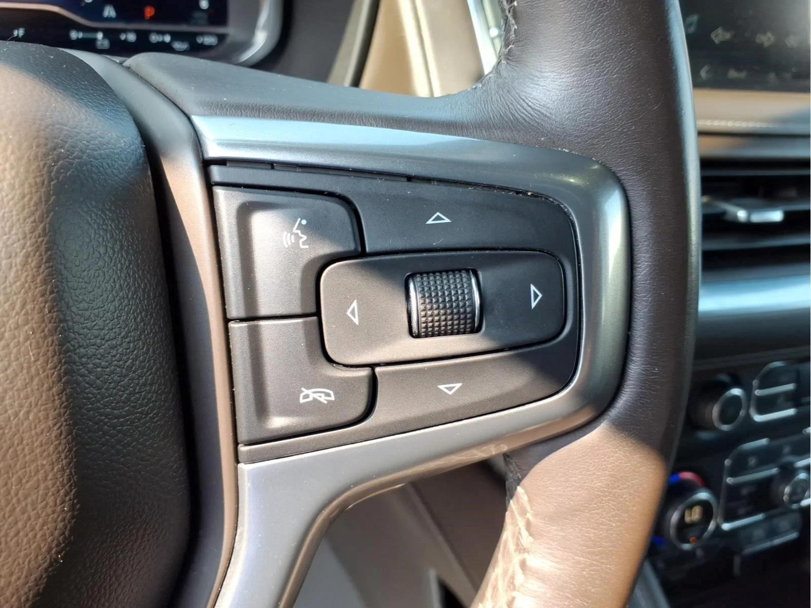 Used 2022 Summit White Chevrolet LT image 23
