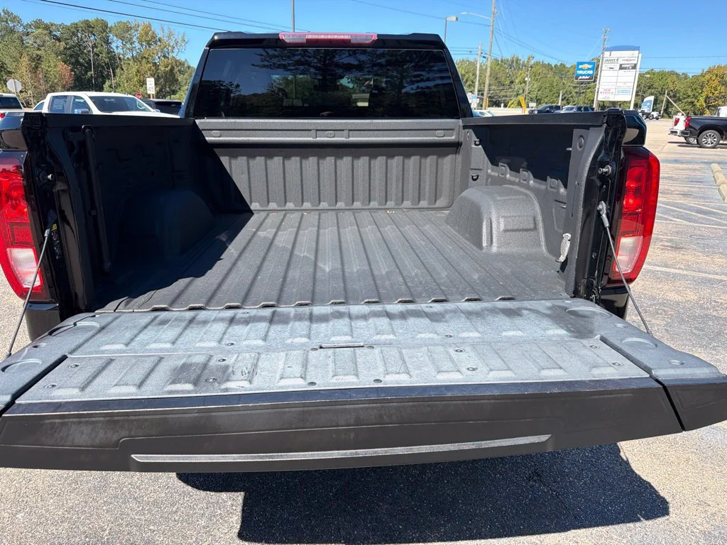 Used 2022 ONYX BLACK GMC SLE image 32
