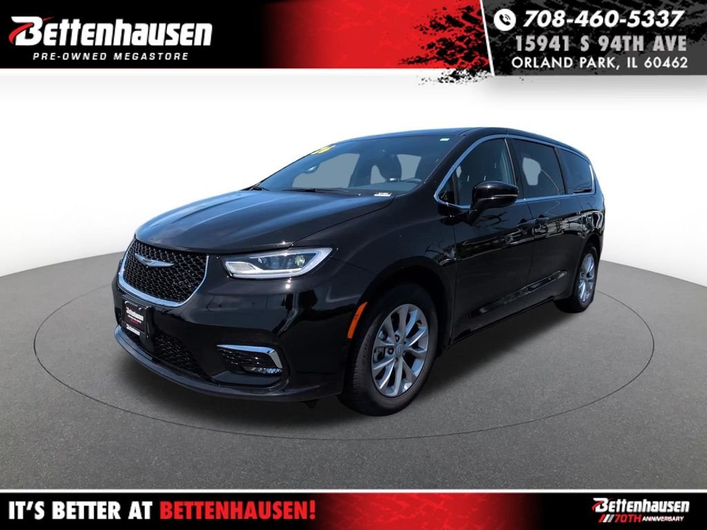 2026 Chrysler Pacifica Limited's photo