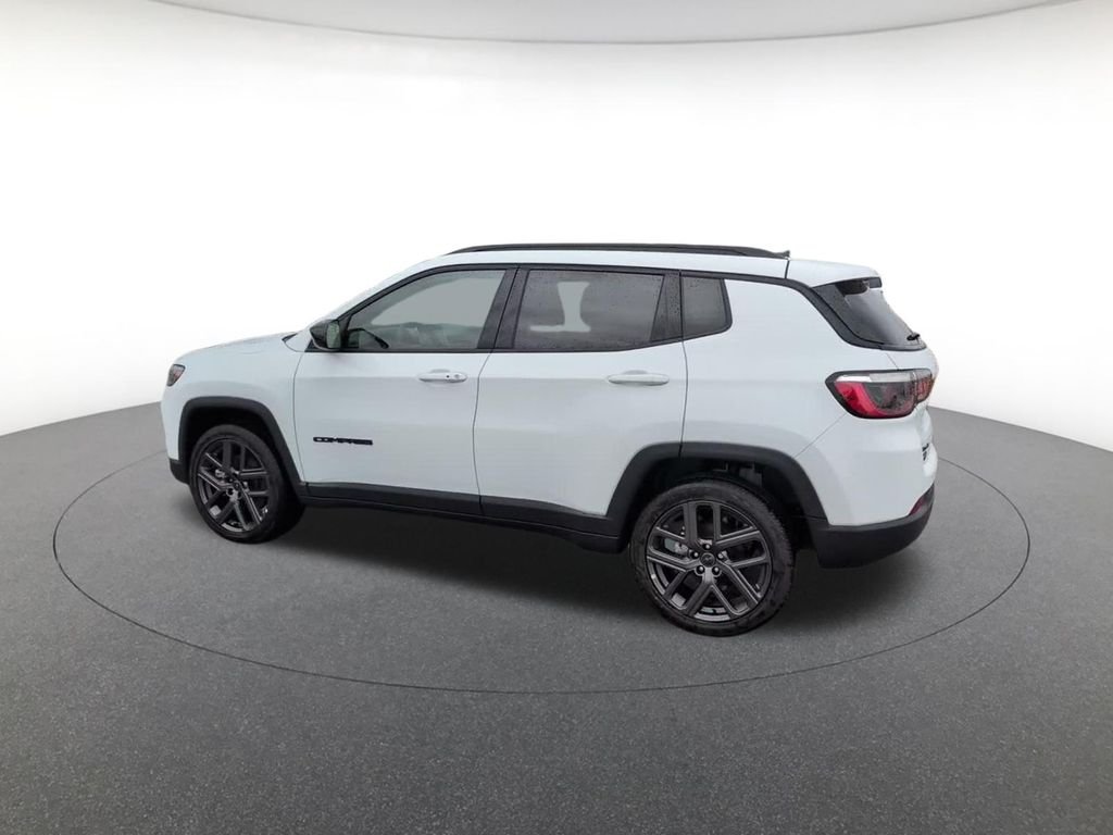 New 2026 White Jeep Latitude image 12