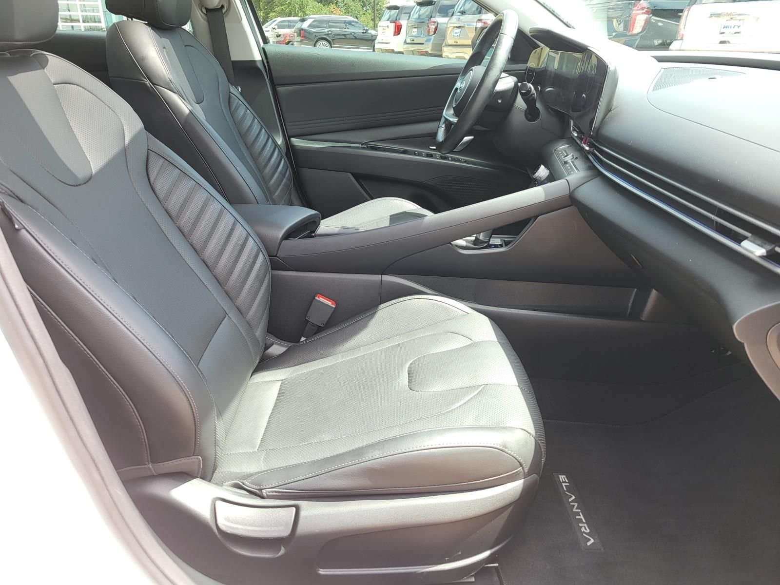 Used 2022 Quartz White Hyundai Limited image 8