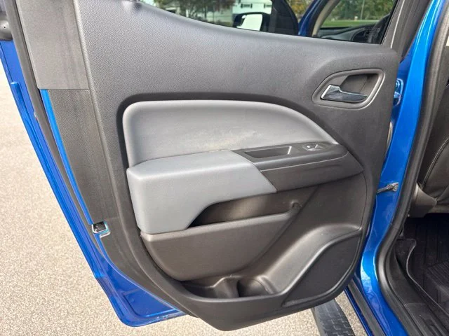Used 2020 Blue Metallic Chevrolet Z71 image 33