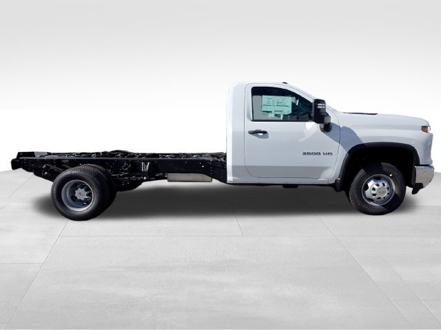 New 2026 Summit White Chevrolet Work Truck image 5