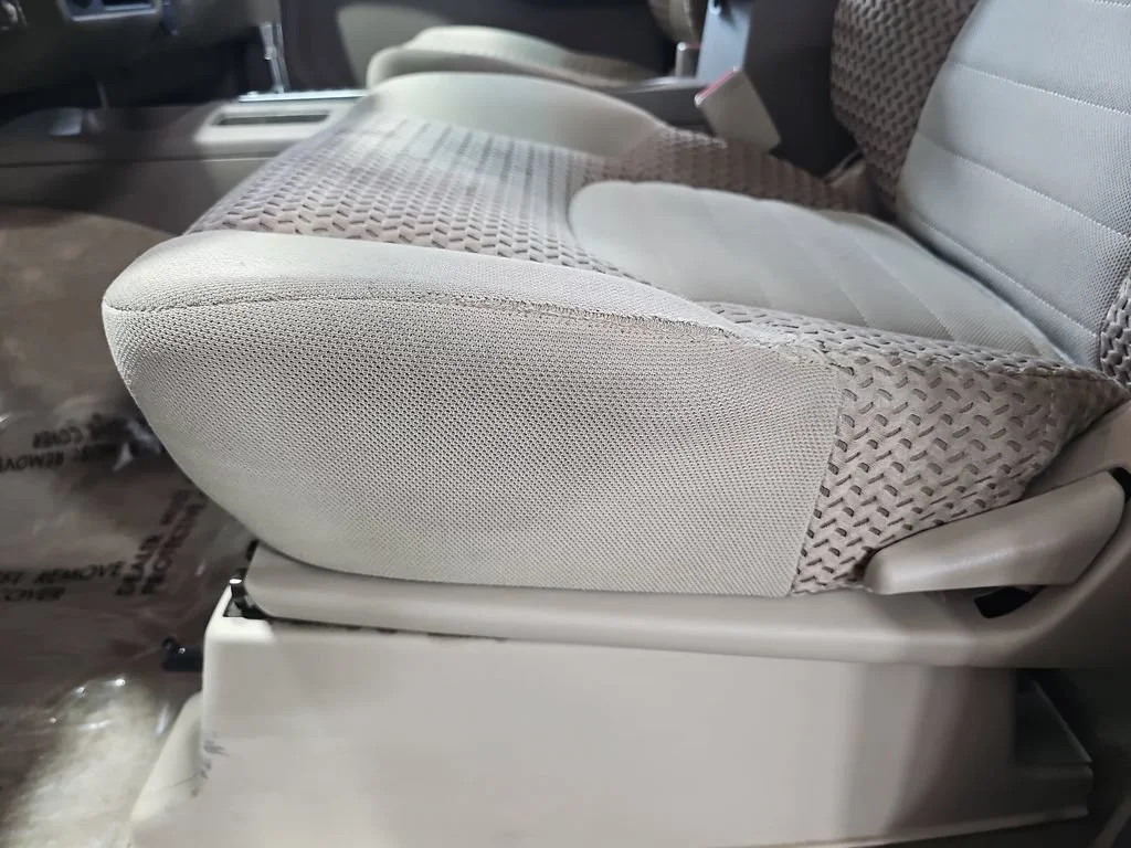 Used 2005 White Nissan SE image 30