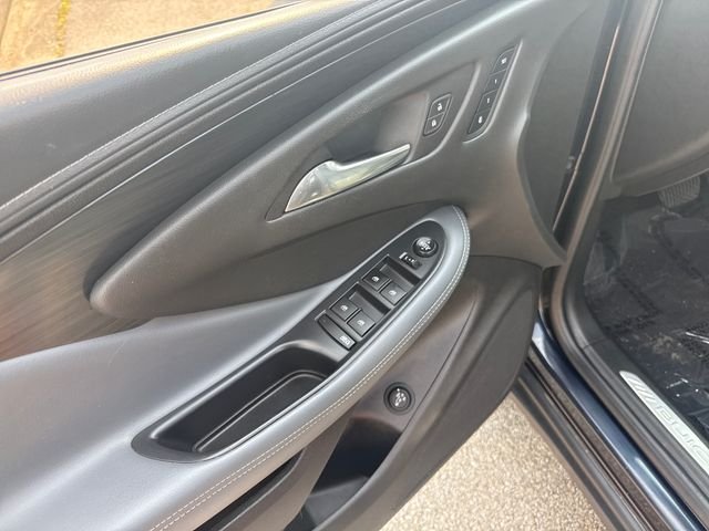 Used 2020 Blue Buick Essence image 11