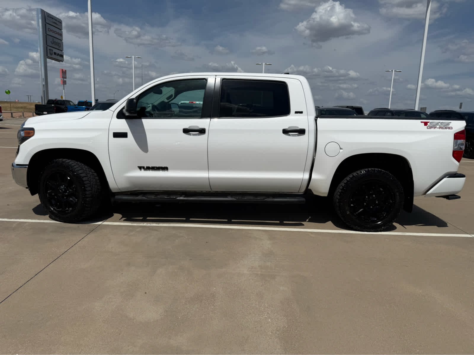 Used 2021 Super White Toyota SR5 image 9