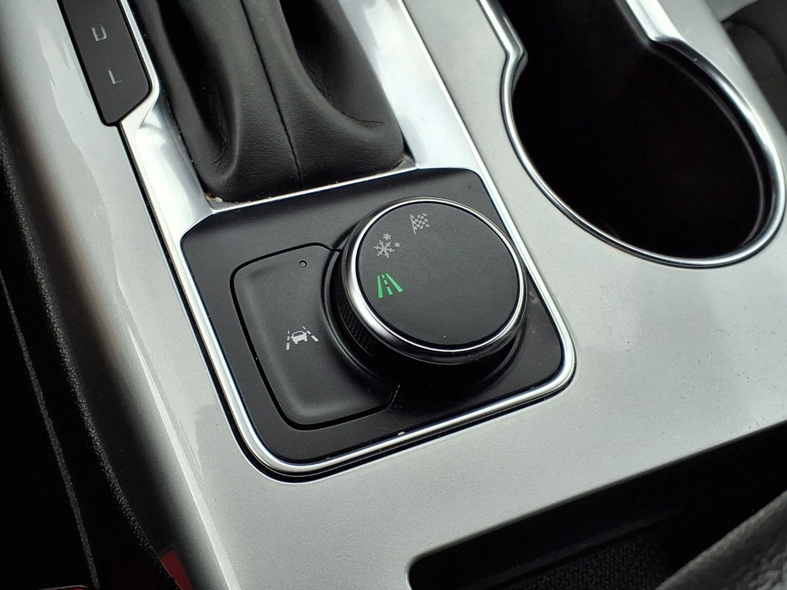 Used 2025 Summit White Chevrolet LT image 8