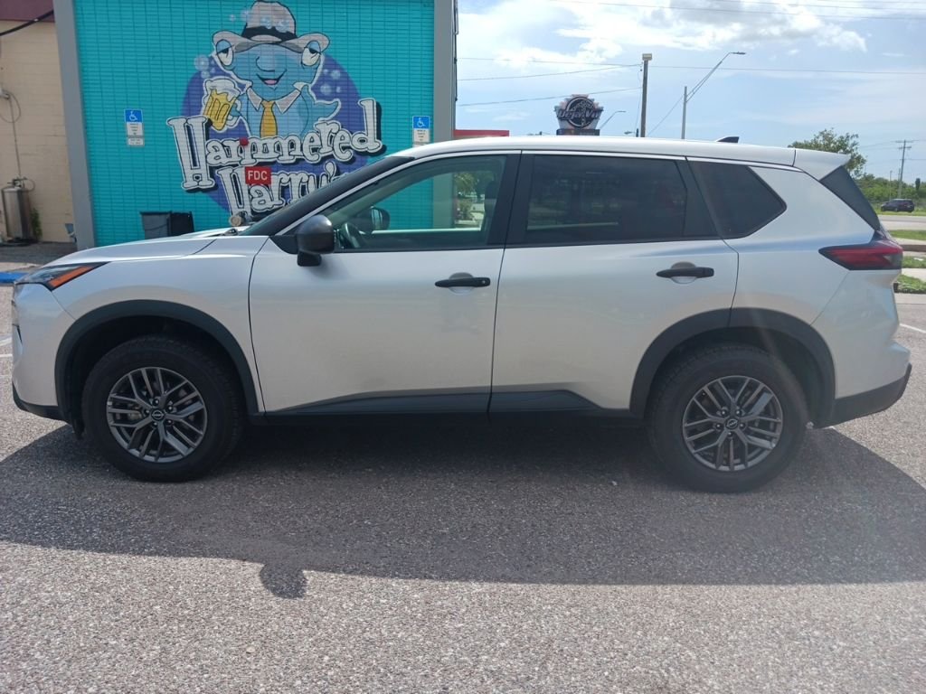 Used 2024 Silver Nissan S image 6