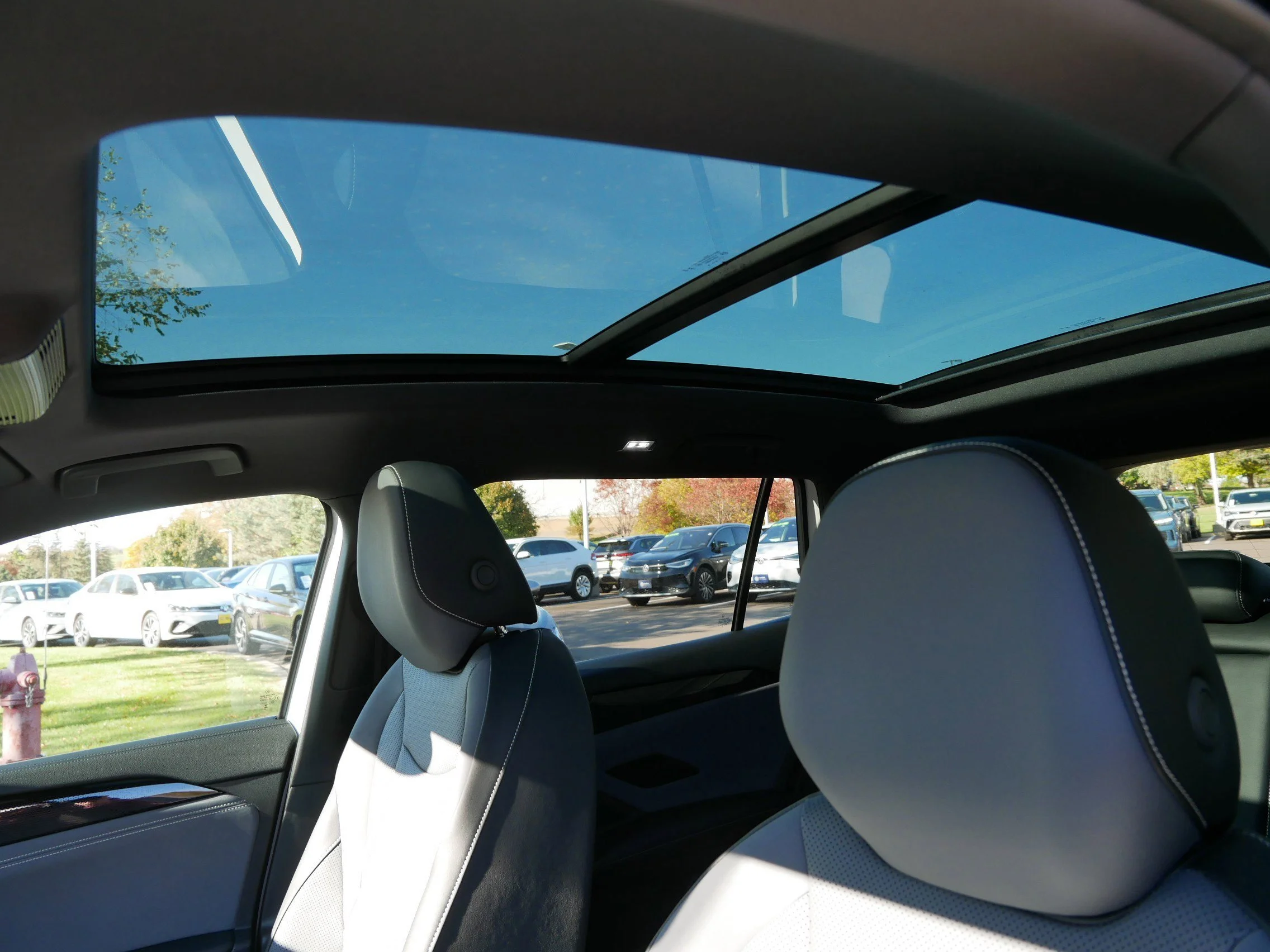New 2026 Opal White Pearl Volkswagen SE R-Line Black image 9