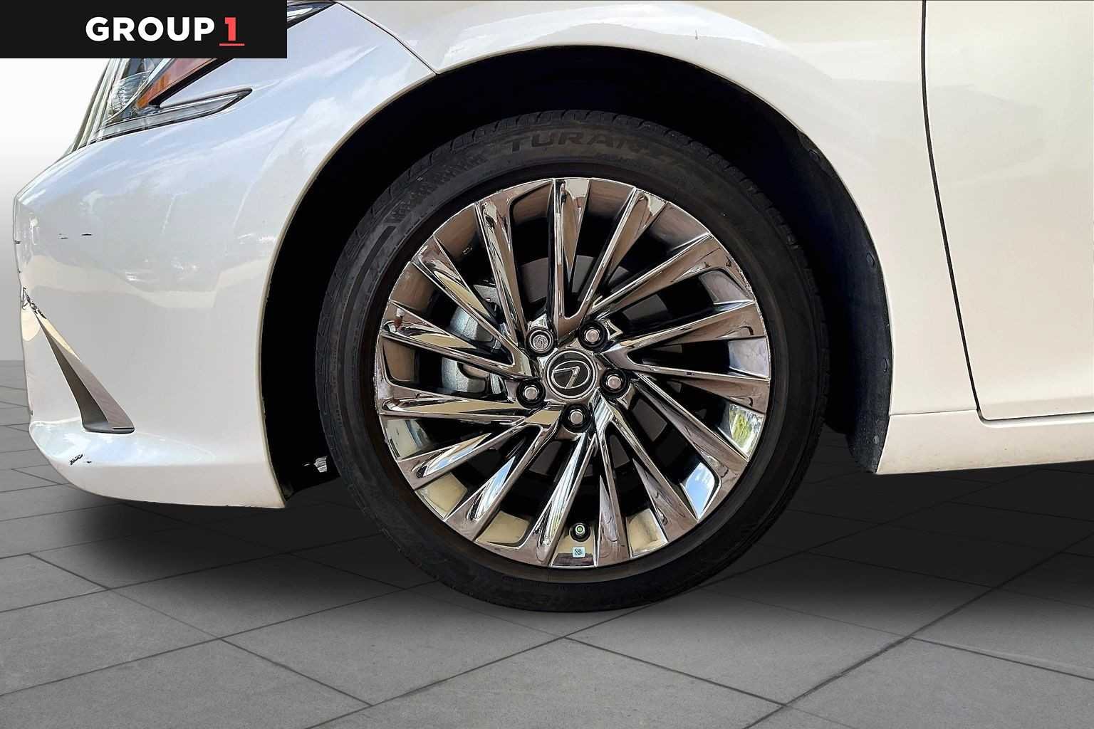 Used 2024 Eminent White Pearl Lexus Luxury image 9