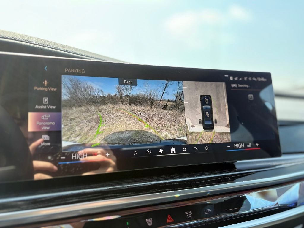 2025 BMW 7 Series 760i - Photo 8