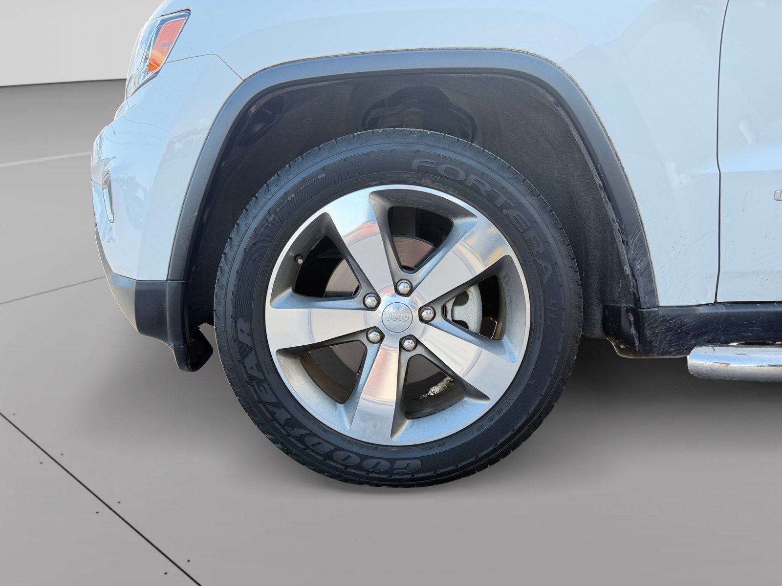 Used 2015 Bright White Clearcoat Jeep Limited image 9