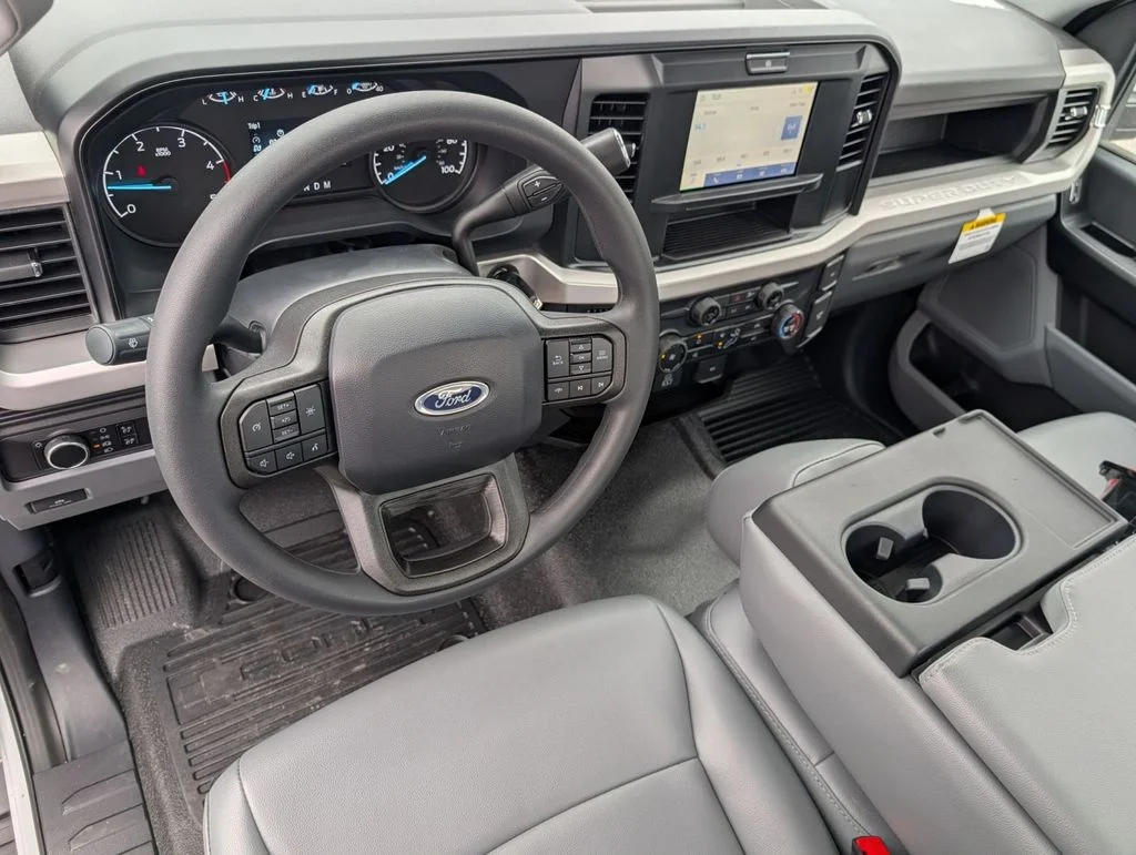 2025 Ford F-550 Super Duty Chassis Cab XL - Photo 25