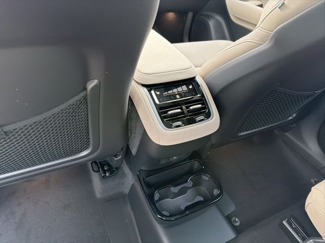 2026 Volvo XC90 Plus - Photo 8