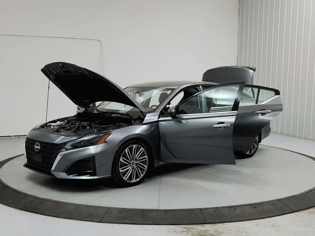 Used 2023 Gray Nissan 2.5 SL image 11
