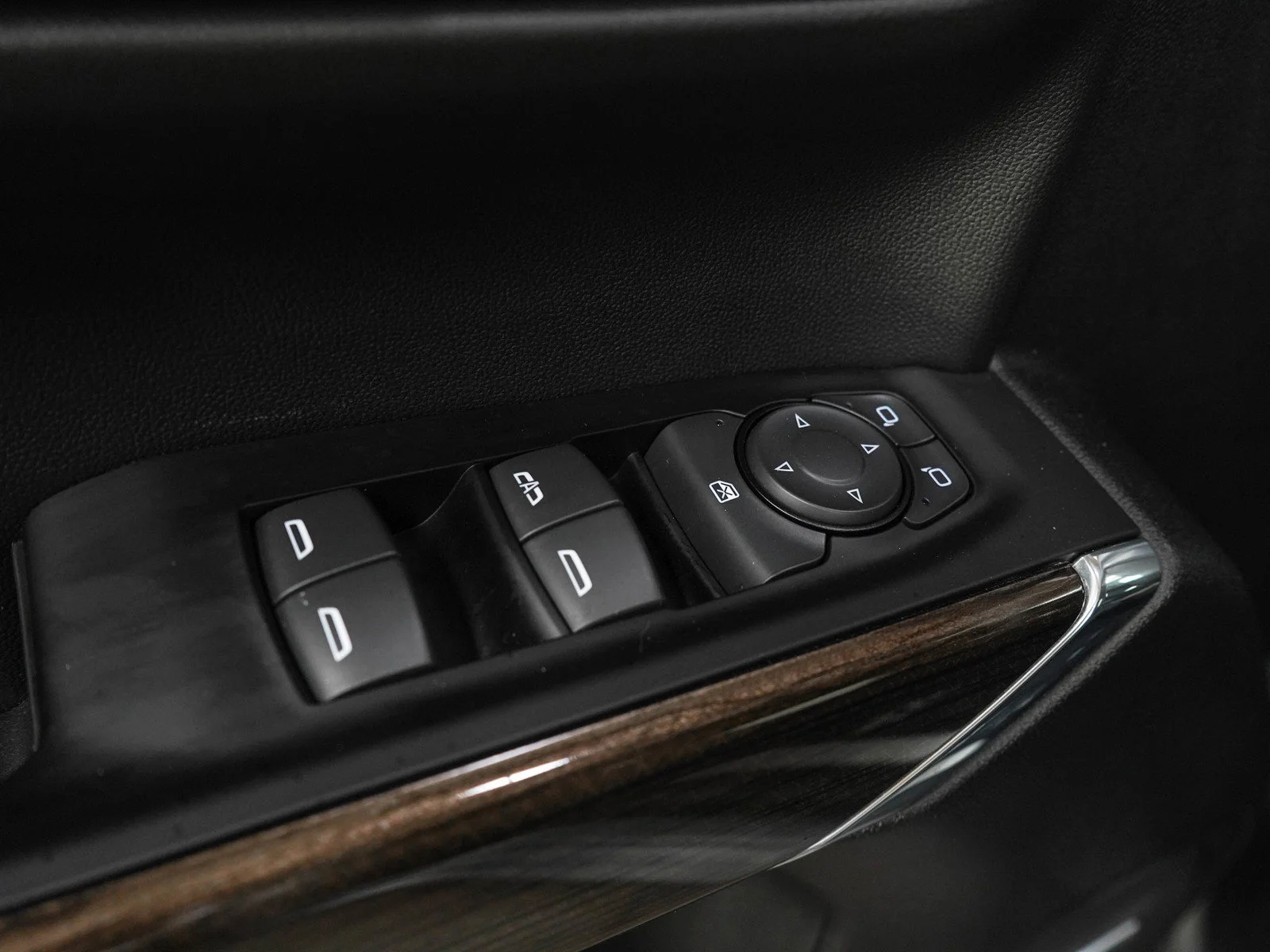 Used 2019 Satin Steel Metallic Chevrolet RST image 22