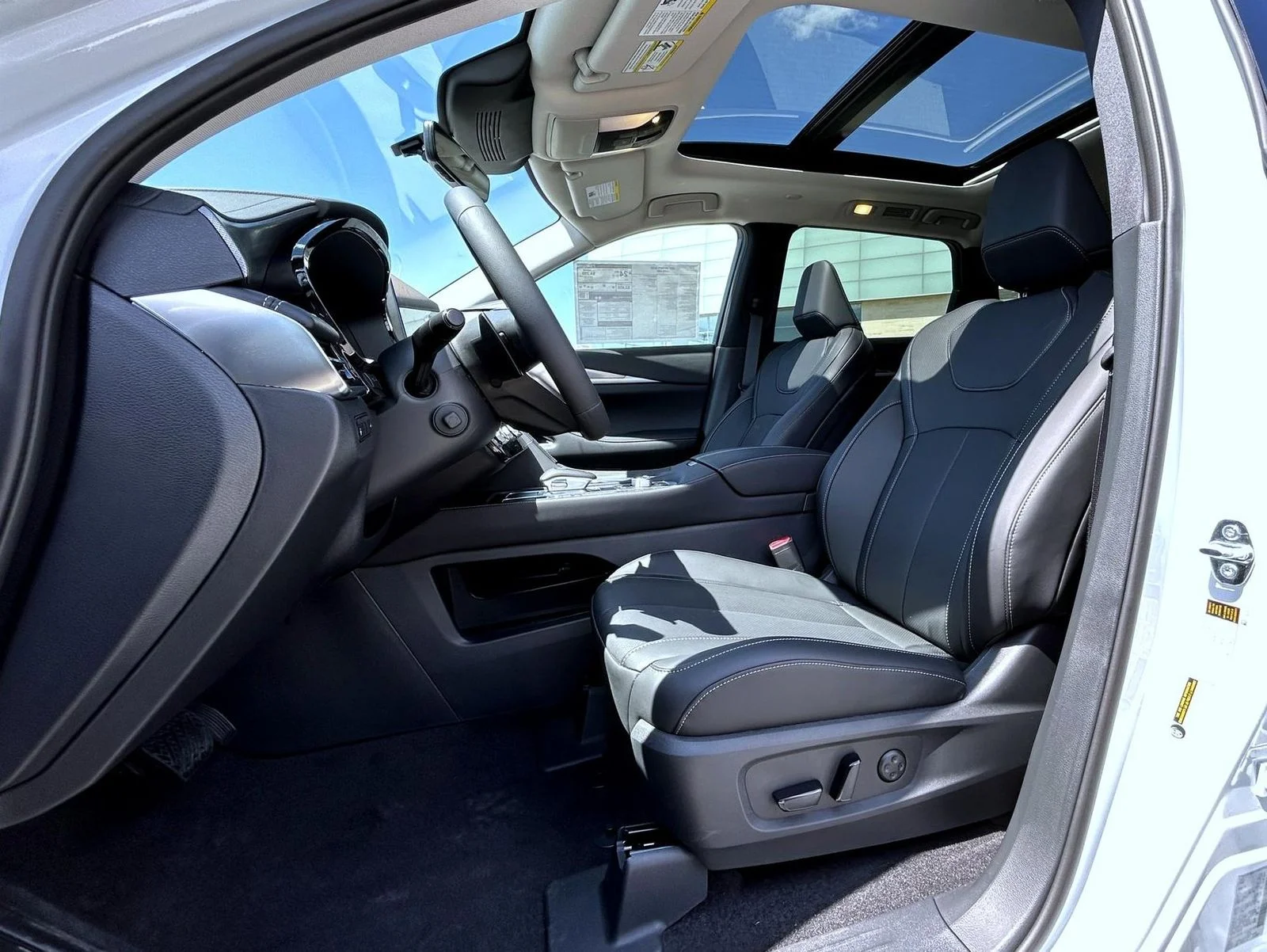 New 2027 White INFINITI LUXE image 10
