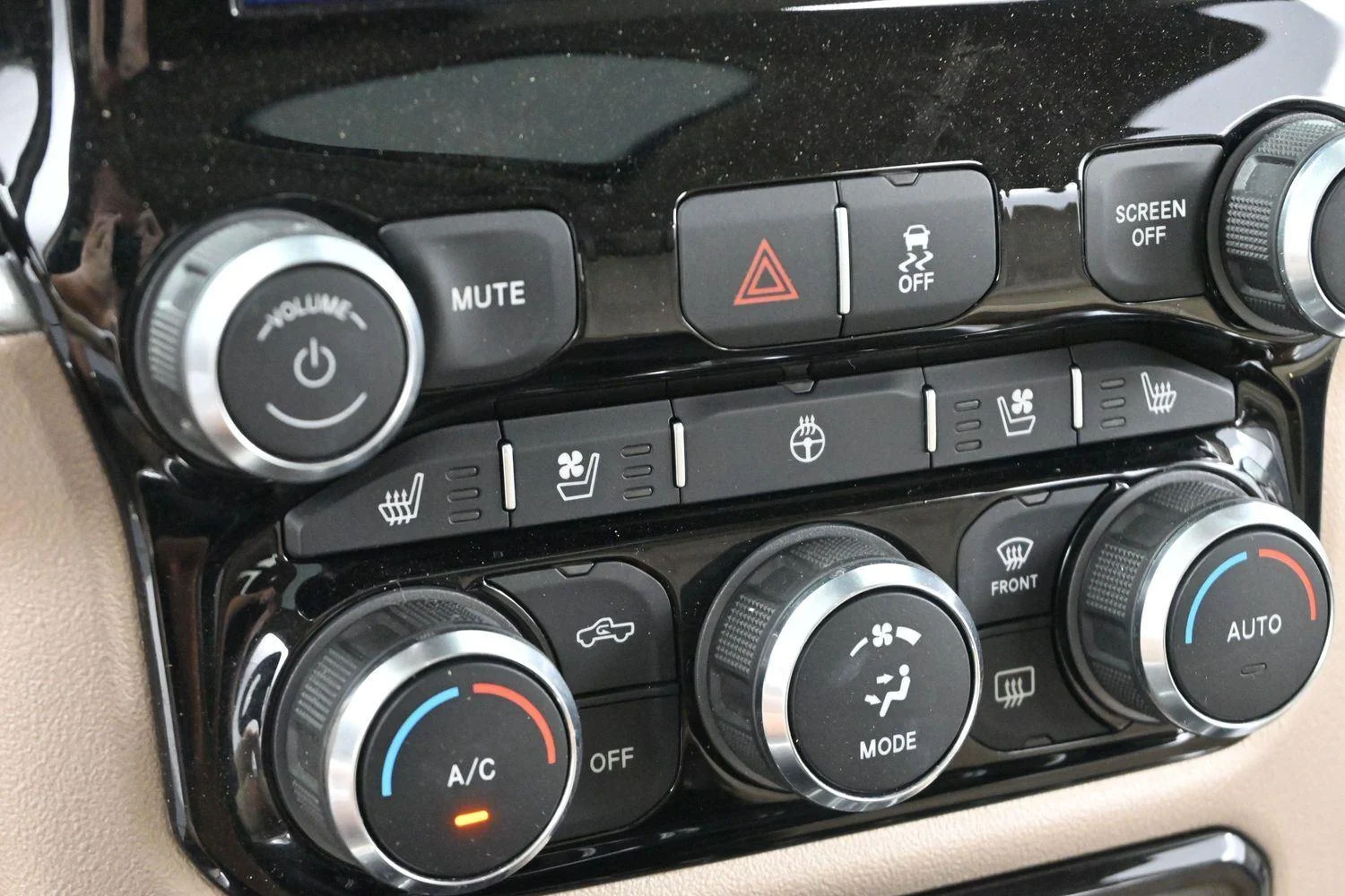 Used 2019 Black Forest Green Pearlcoat Ram Laramie image 23
