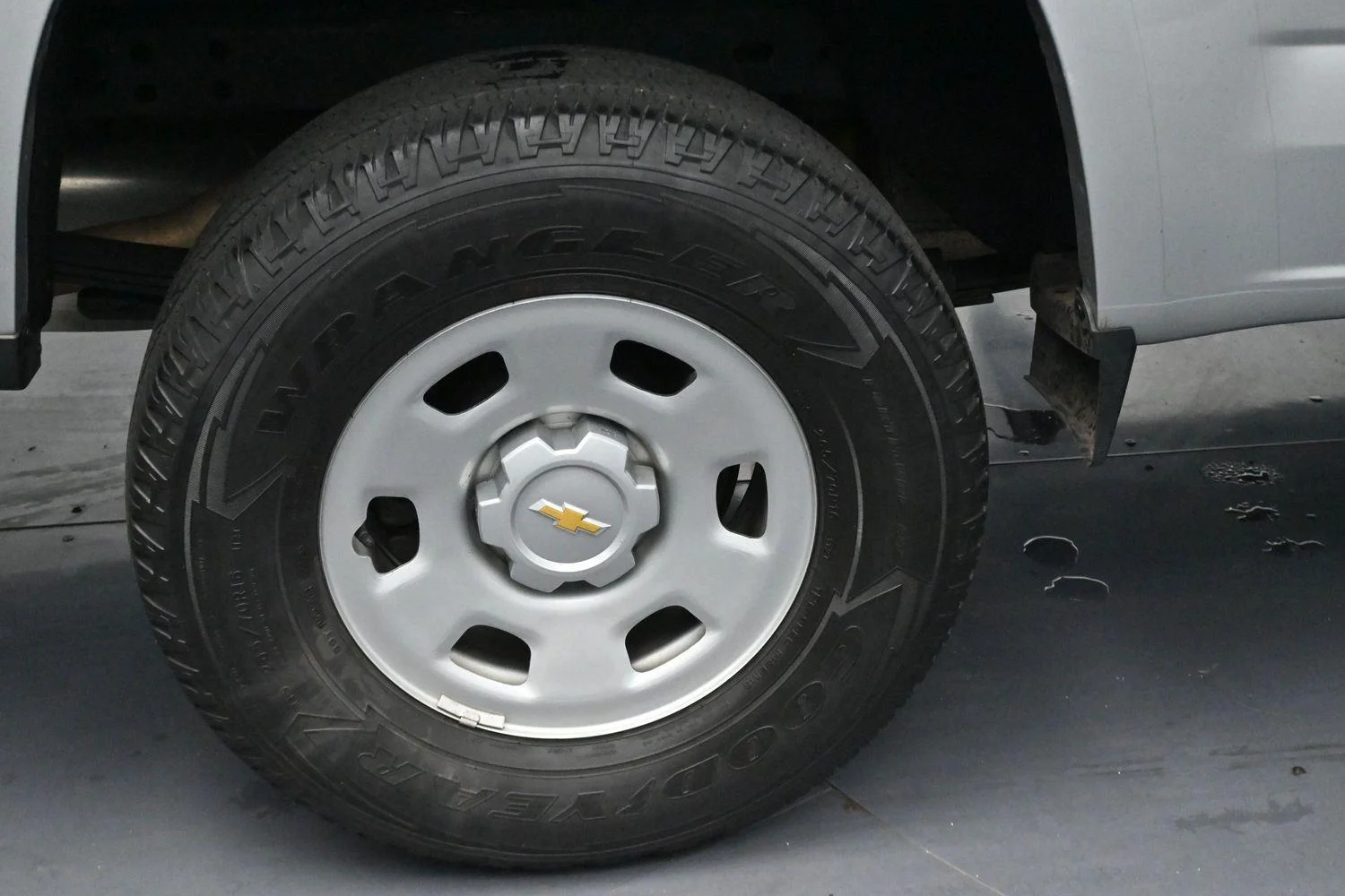 Used 2019 SILVER ICE METALLIC Chevrolet 2WD Work Truck image 27