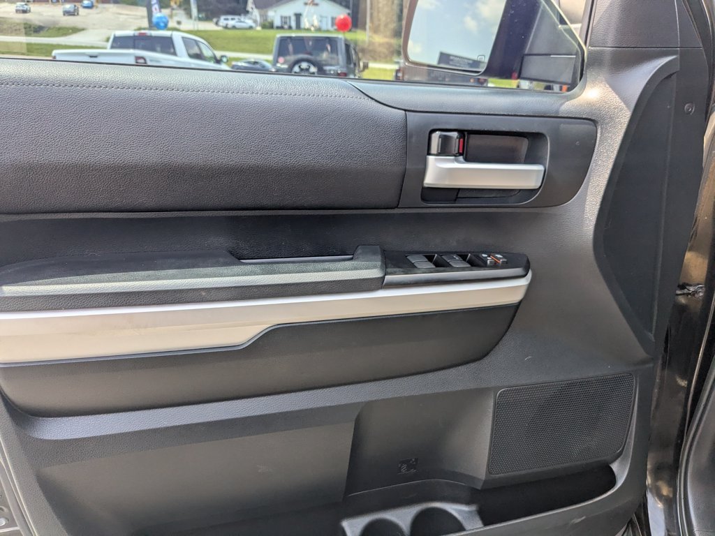 Used 2016  Toyota SR5 image 11