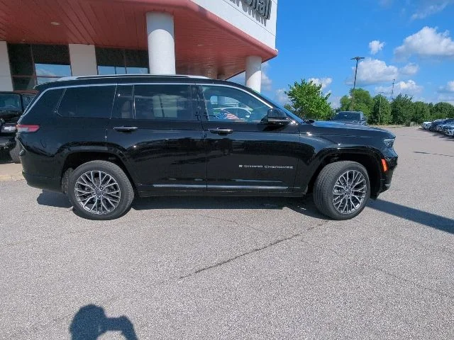 Certified Used 2023 Black Jeep Summit image 11