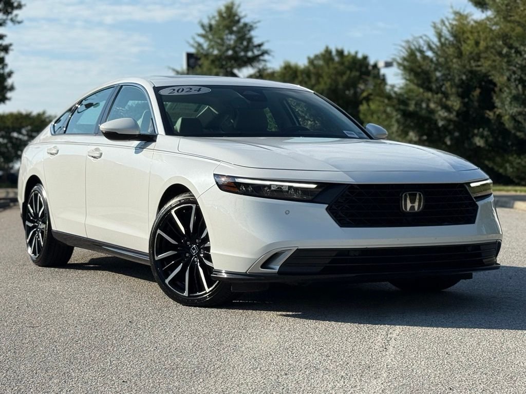 Used 2024  Honda Touring image 2