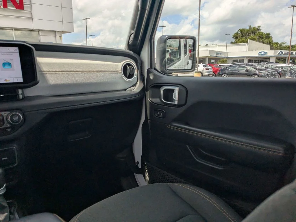 2025 Jeep Wrangler 4-Door Sahara - Photo 15