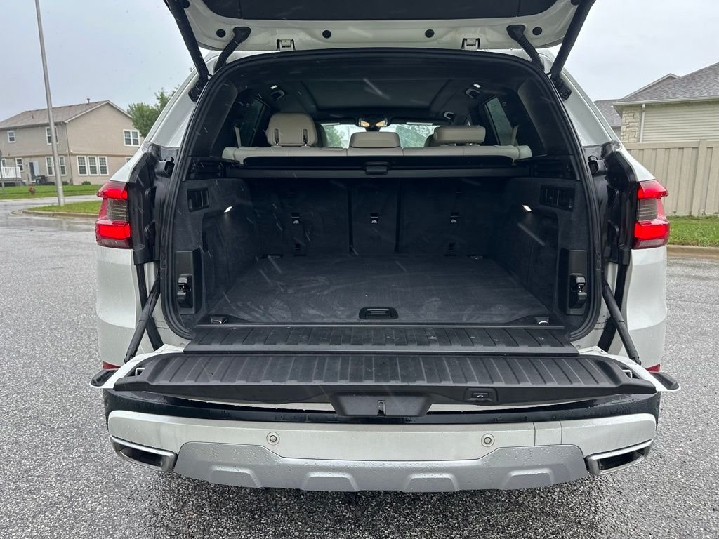 Used 2019 Mineral White Metallic BMW xDrive40i image 23