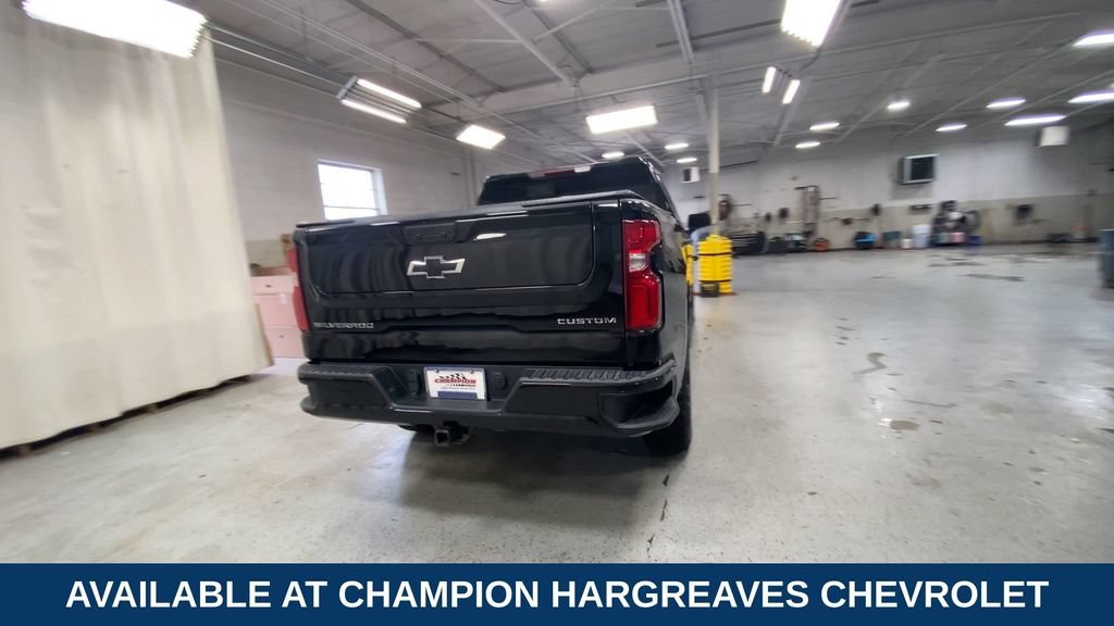 Used 2022 BLACK Chevrolet Custom Trail Boss image 10