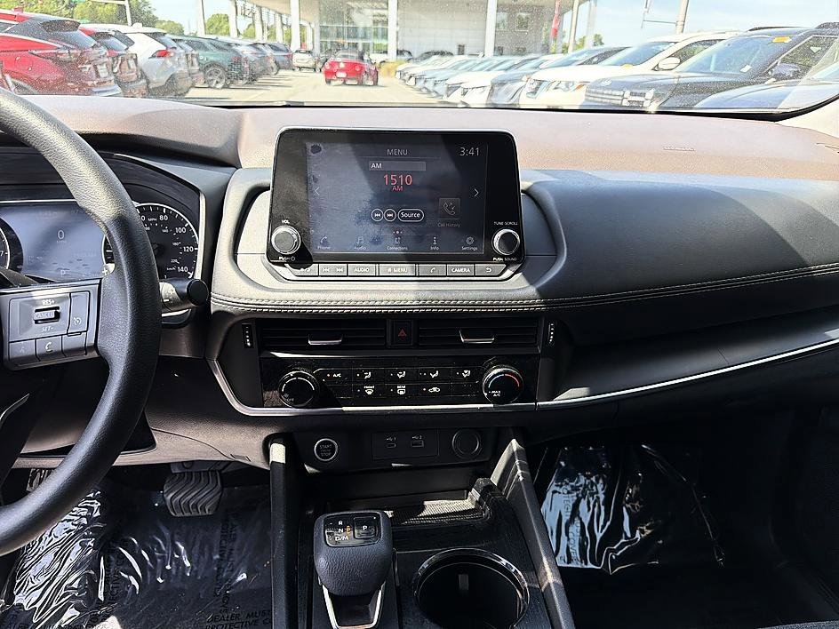 Used 2021 Glacier White Nissan S image 17