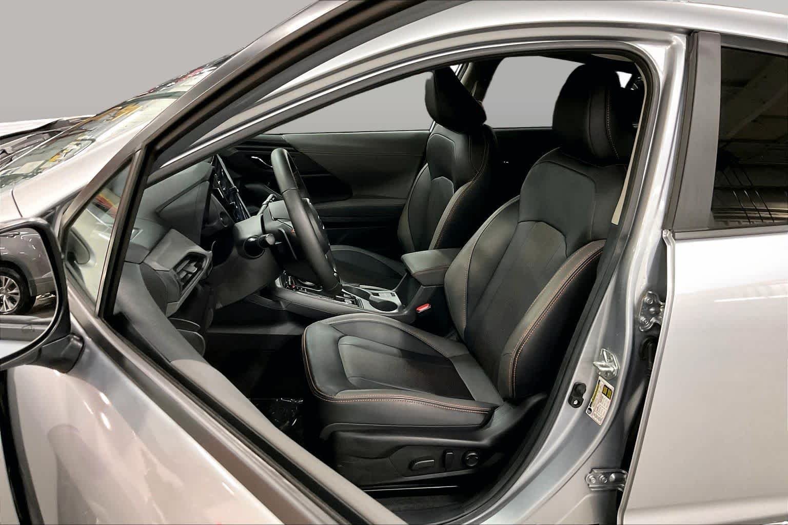 Used 2025 Ice Silver Metallic Subaru Limited image 7