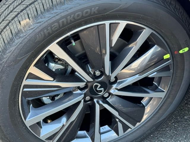 New 2027 RADIANT WHITE INFINITI Luxe FWD image 10