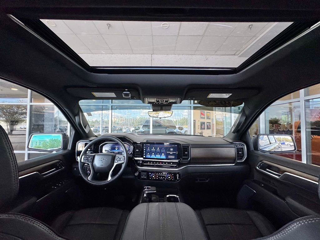 Used 2025 Black Chevrolet High Country image 4