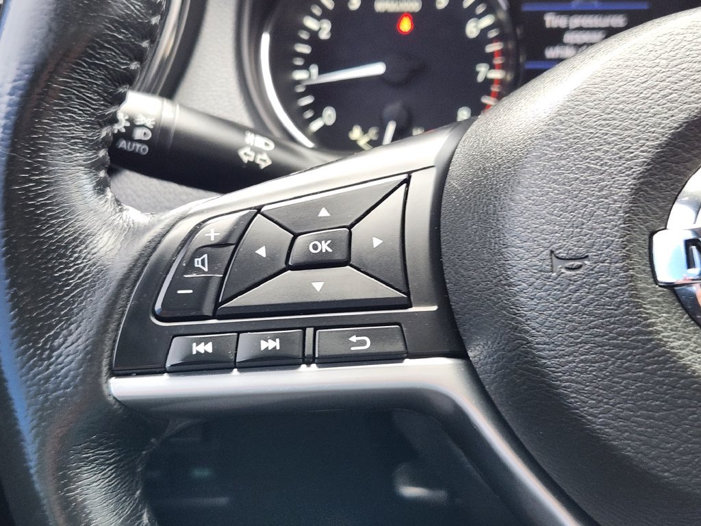 Used 2018 White Nissan SV image 21