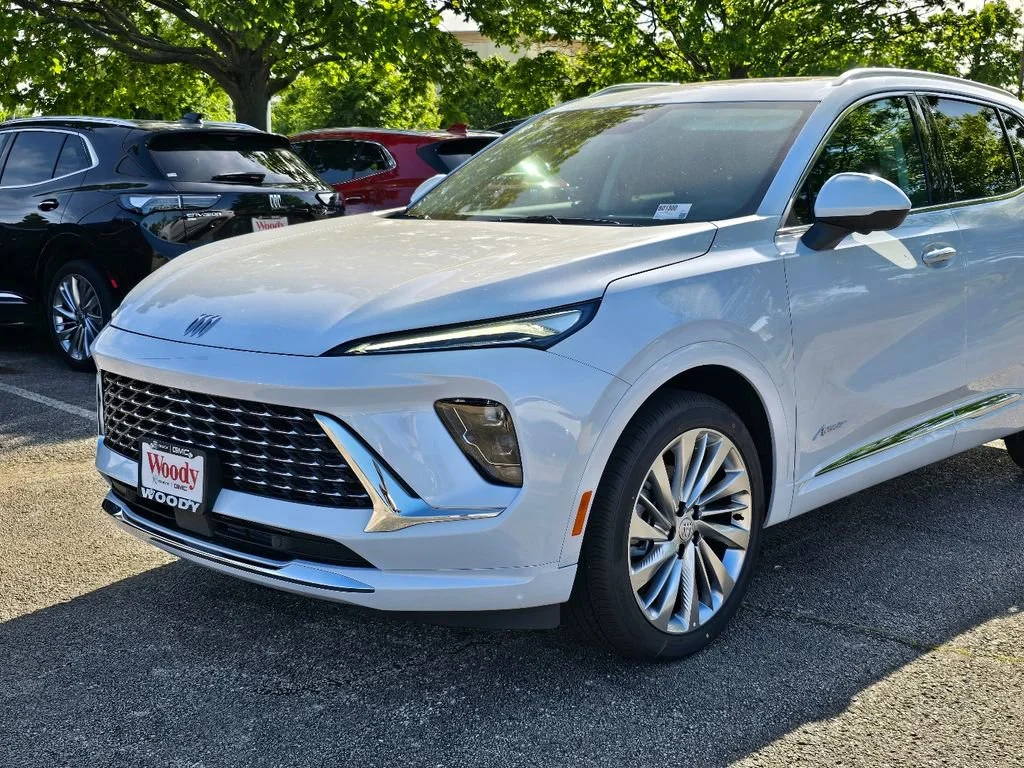 New 2026 Iridescent White Tricoat Buick Avenir image 11