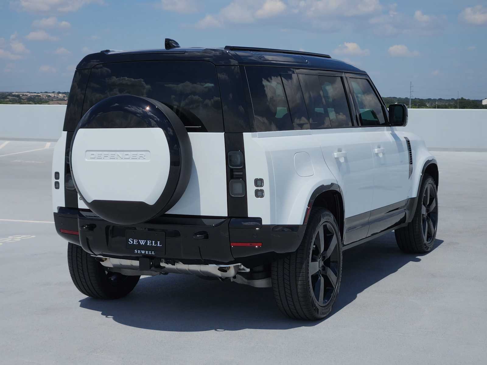 New 2026 Fuji White LAND ROVER X-Dynamic SE image 5