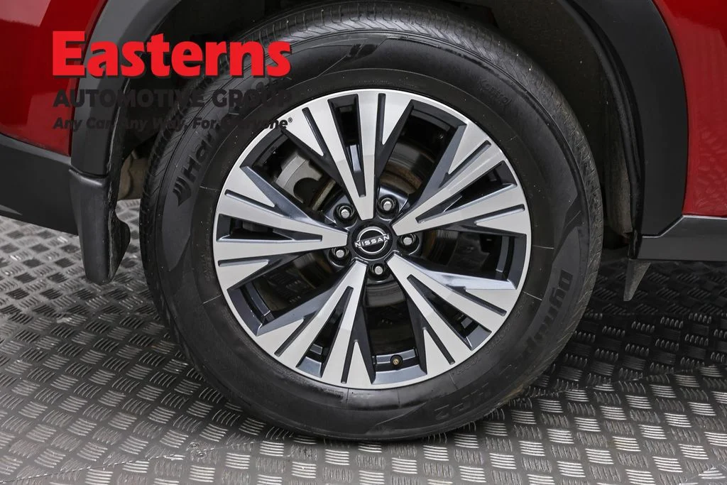 Used 2023 Red Nissan SV image 30