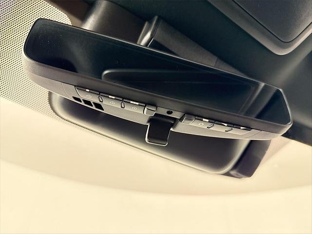 Certified Used 2025 WIND CHILL PEARL Toyota  image 22