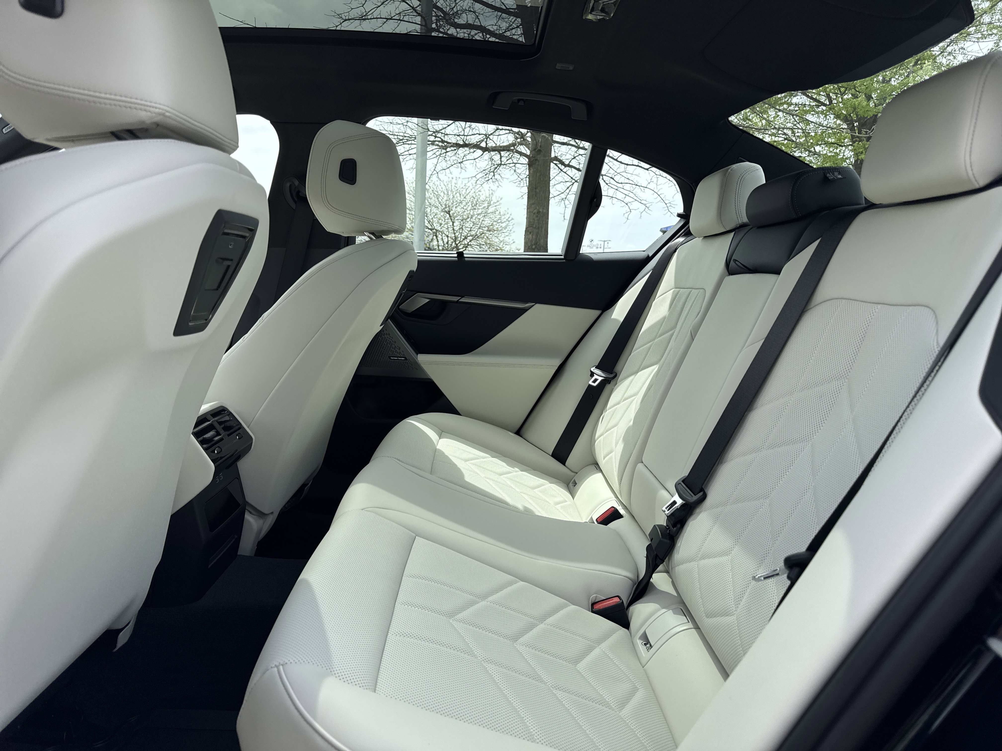 New 2026 CARBON BLACK BMW 550e xDrive image 11
