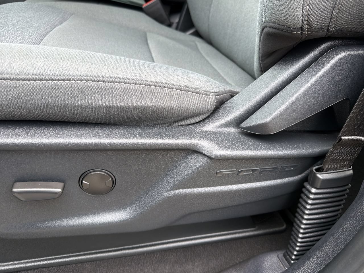 Used 2025 Silver Metallic Ford XLT image 19