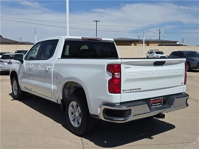 Used 2025 Summit White Chevrolet LT w/1LT 4x2 Crew Cab 5.75 ft. box 147.4 in. WB image 2