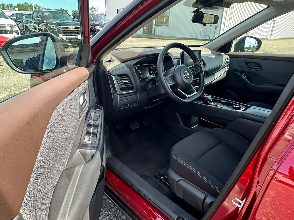 Used 2023 Red Nissan S image 17