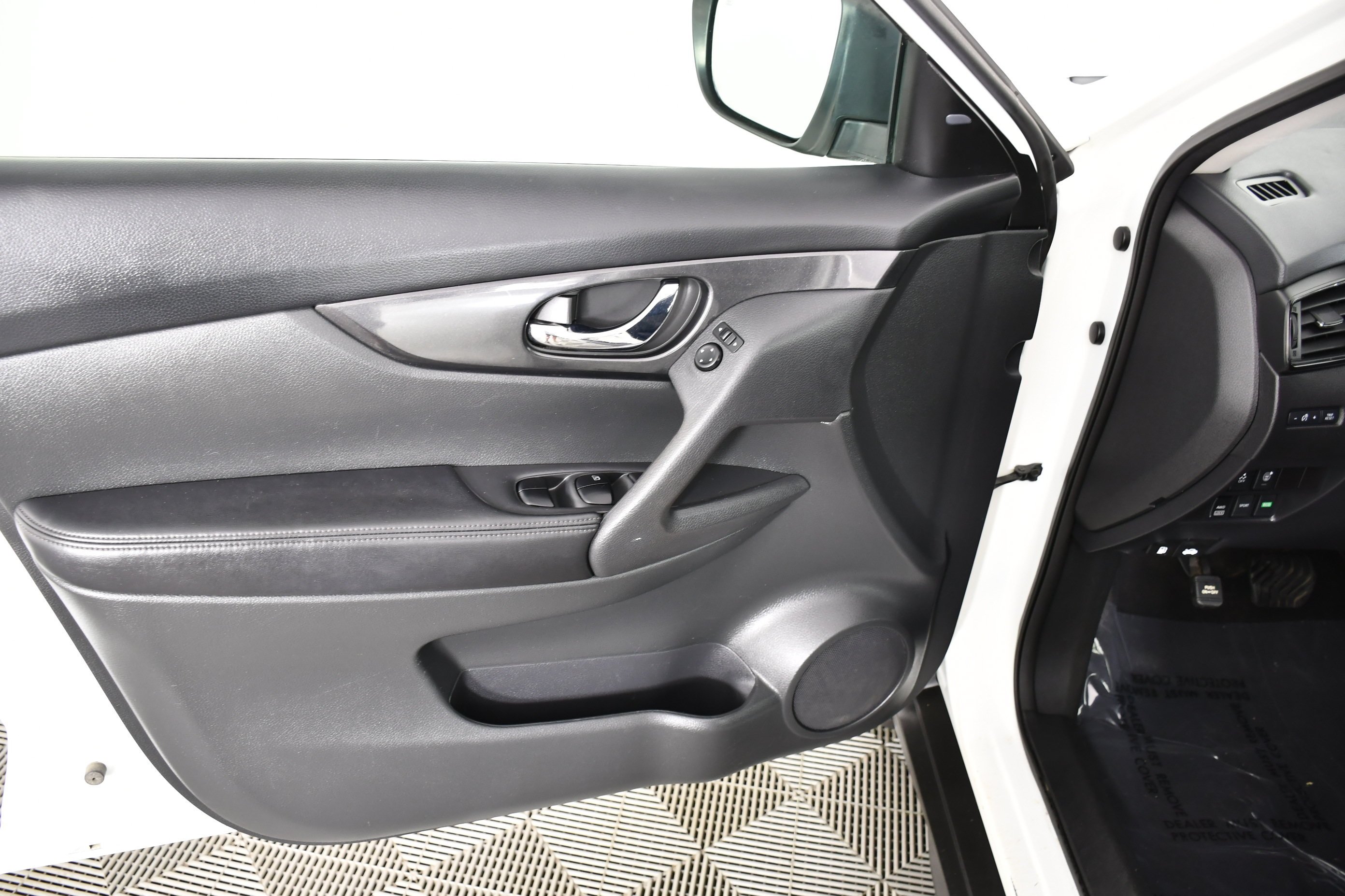 Used 2017 Pearl White Nissan SV image 35