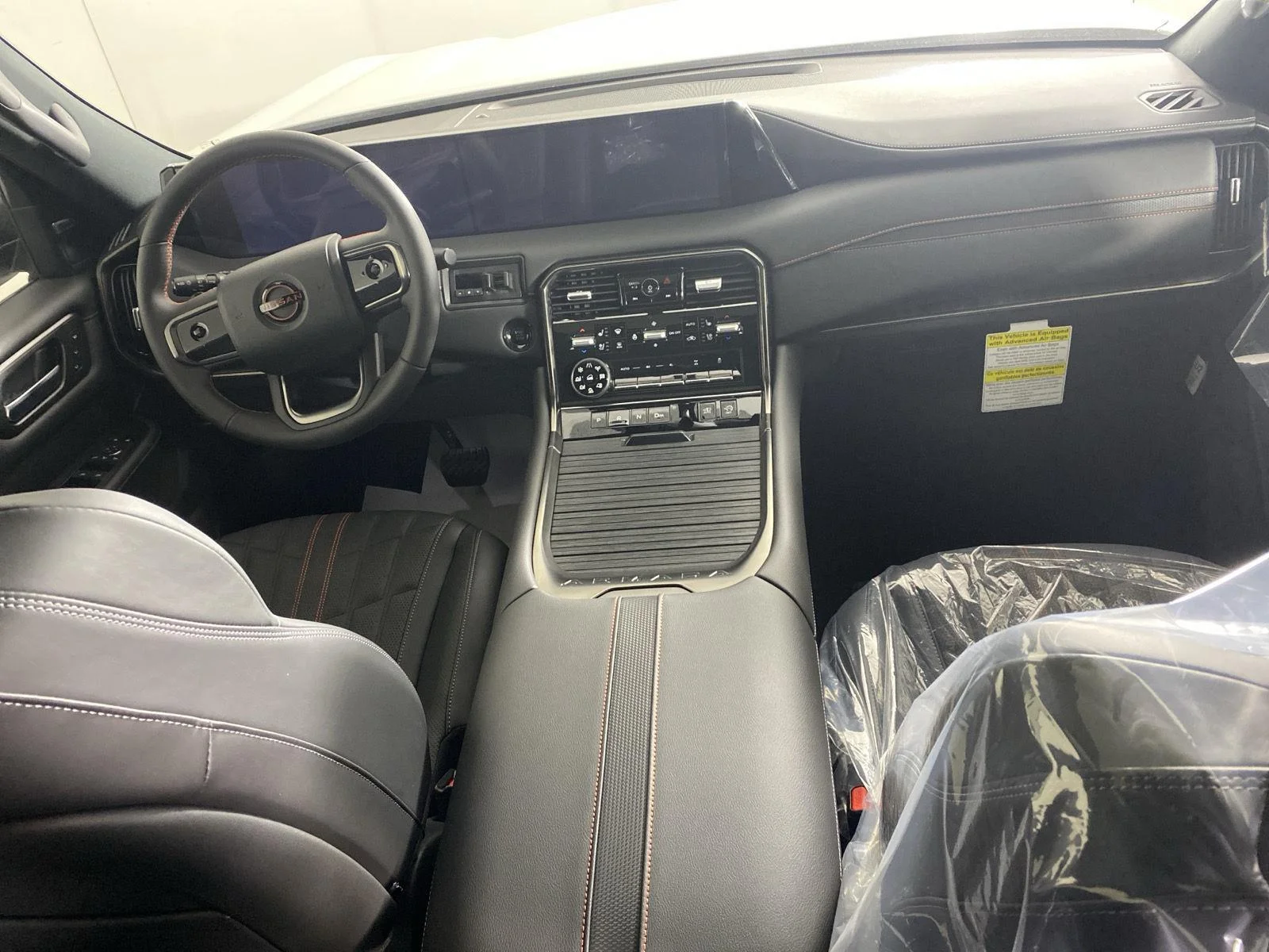 New 2026 Aspen White TriCoat / Super Black Two-tone Nissan PRO-4X® image 10