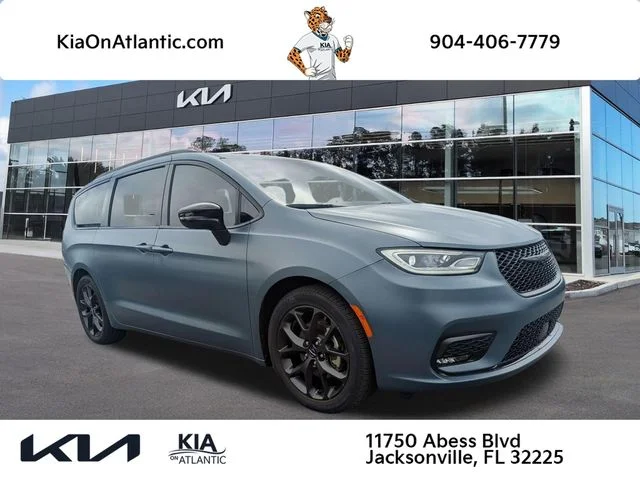 2024 Chrysler Pacifica Limited's photo