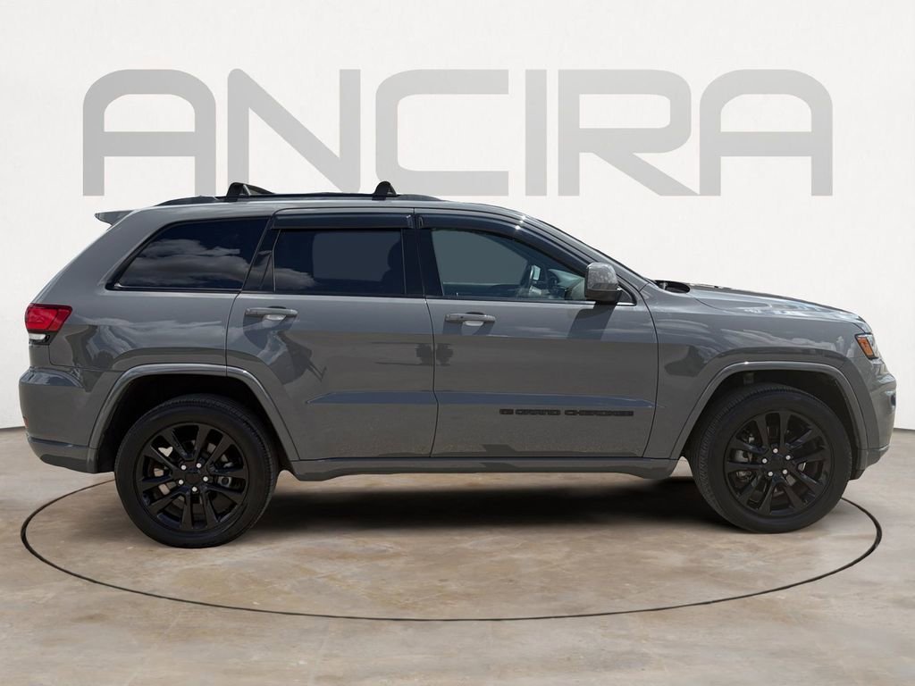 Used 2022 Sting-Gray Clearcoat Jeep Laredo X image 12