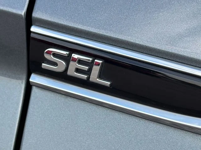 Used 2020 Gray Volkswagen SEL image 32
