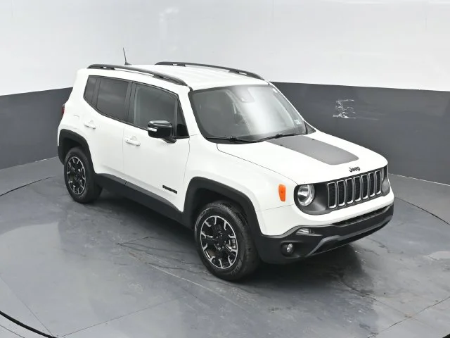 Certified Used 2023 Alpine White Clearcoat Jeep Latitude image 18
