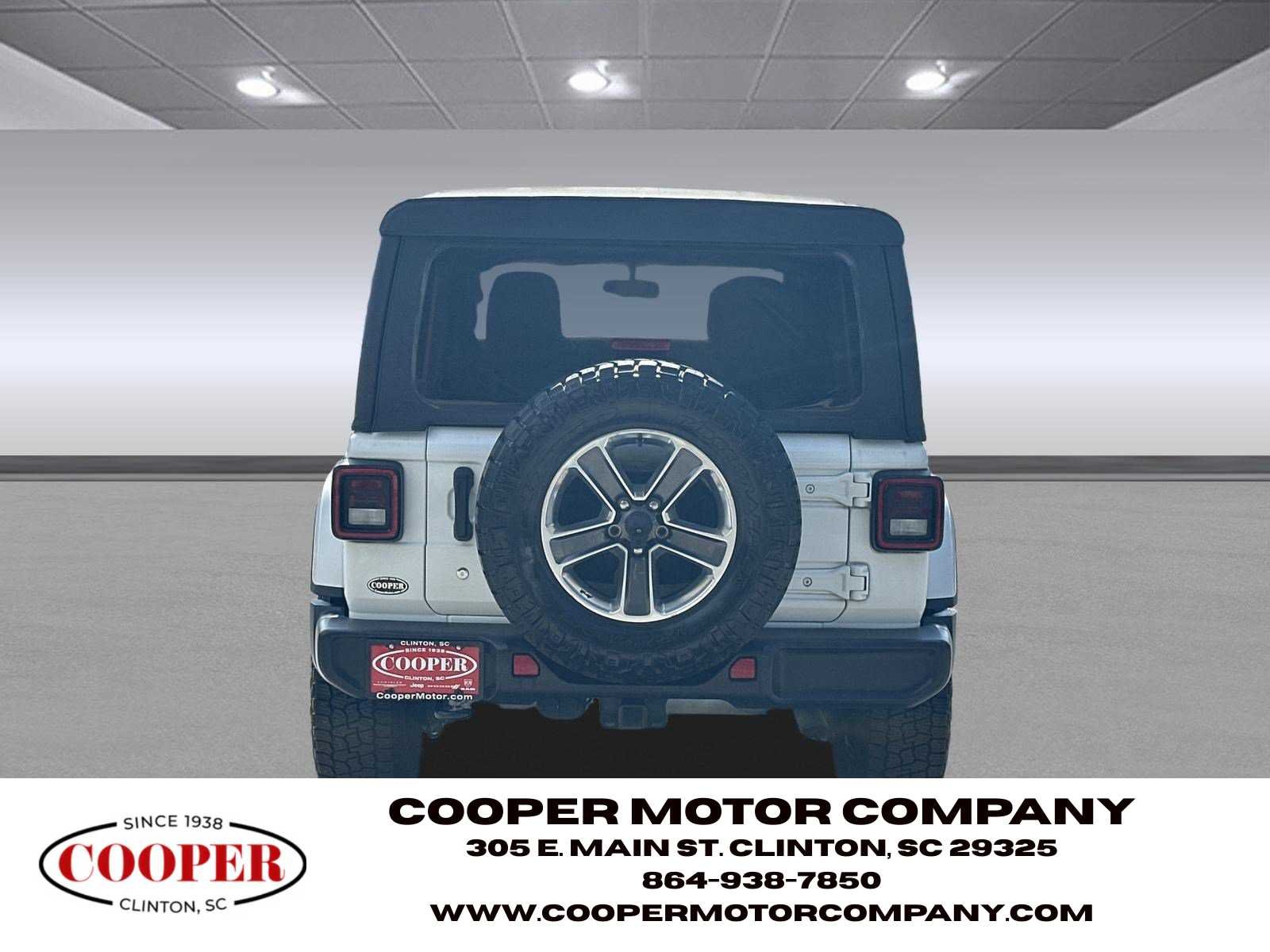 Used 2018 Bright White Clearcoat Jeep Sahara image 4