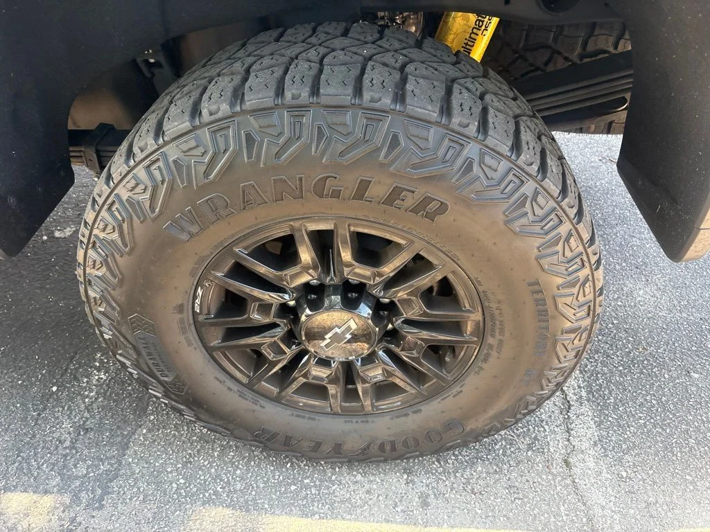 Used 2025 Gray Chevrolet ZR2 image 11
